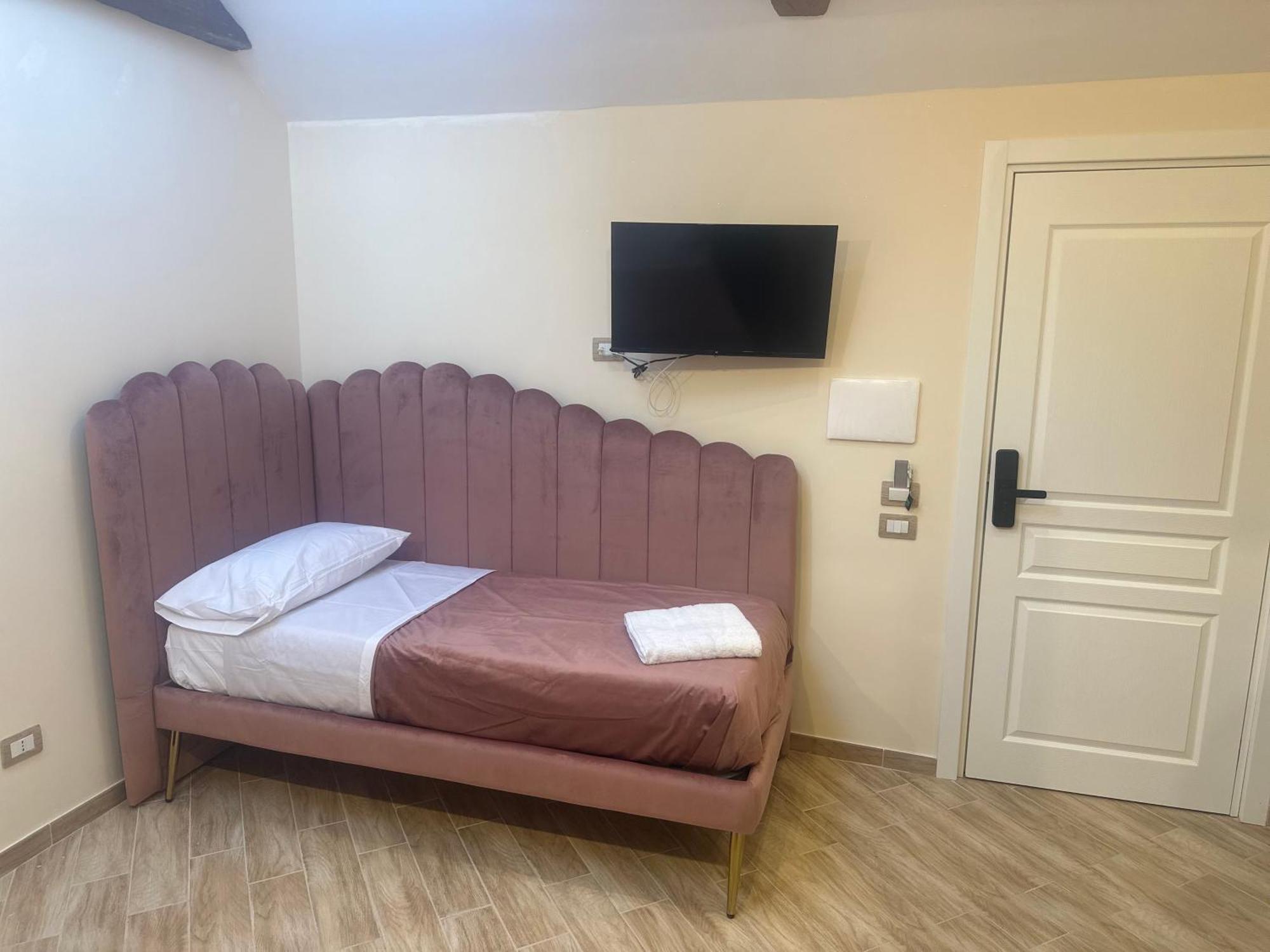 Attic Room Наполи Екстериор снимка