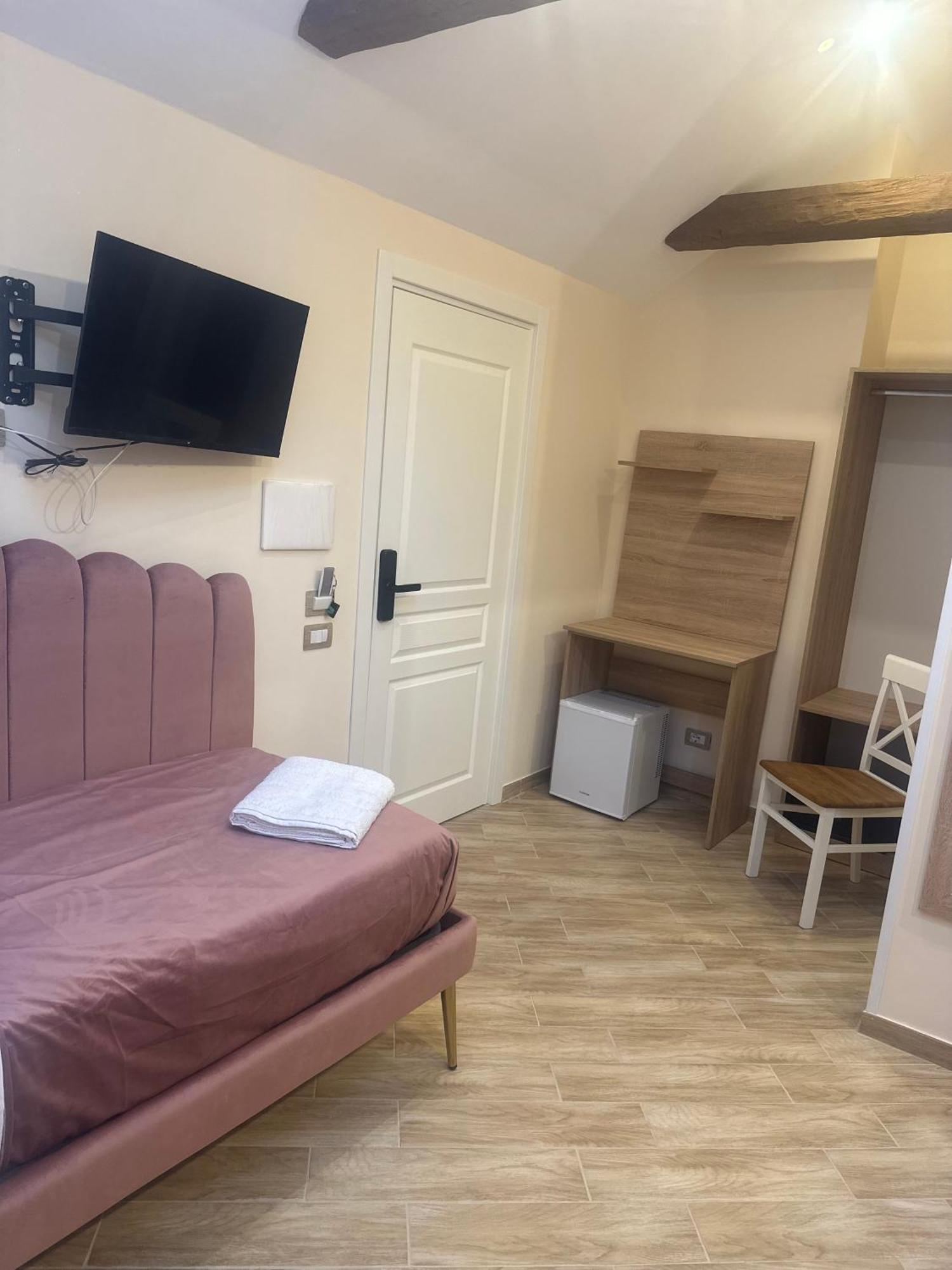 Attic Room Наполи Екстериор снимка