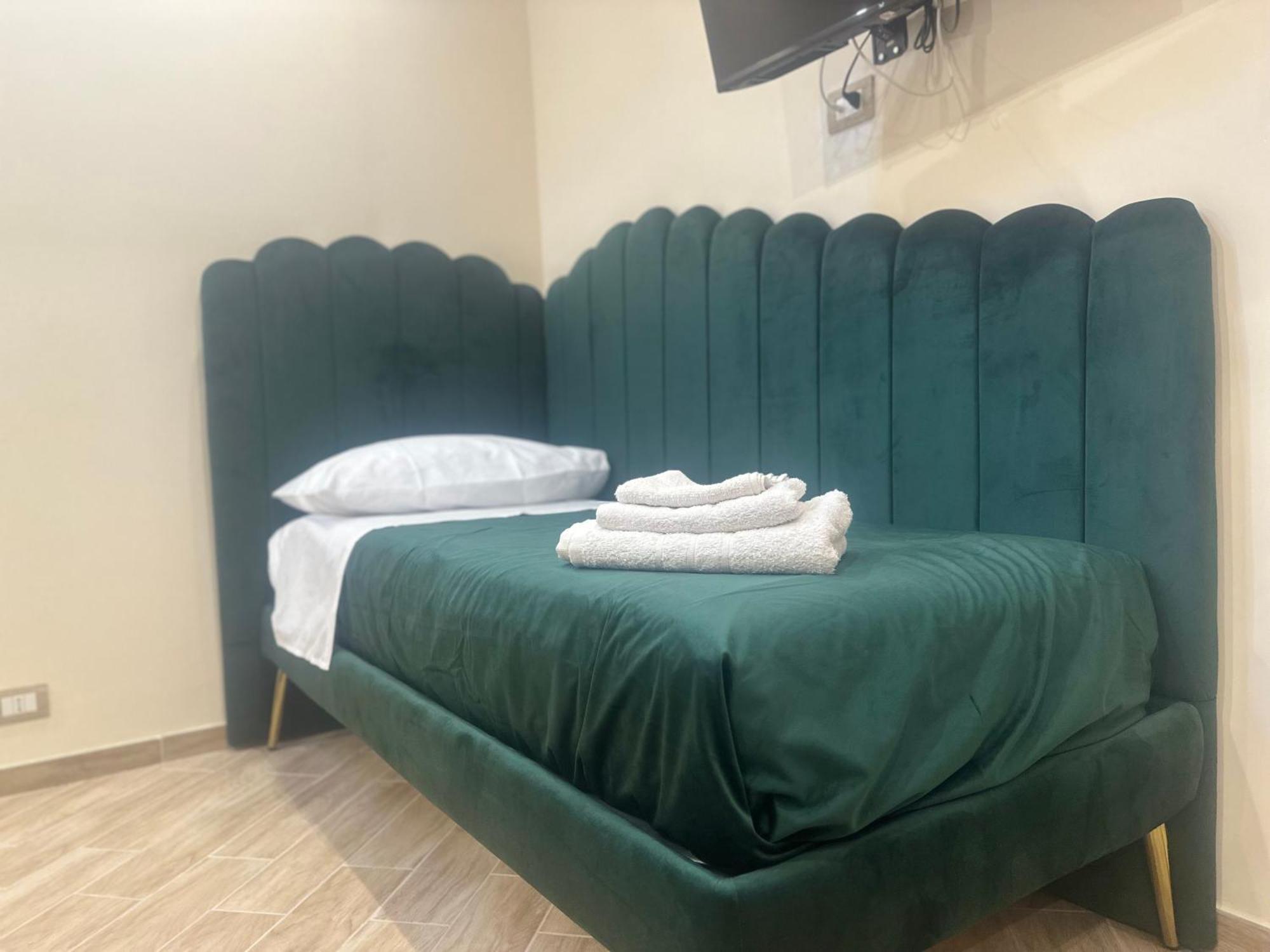 Attic Room Наполи Екстериор снимка