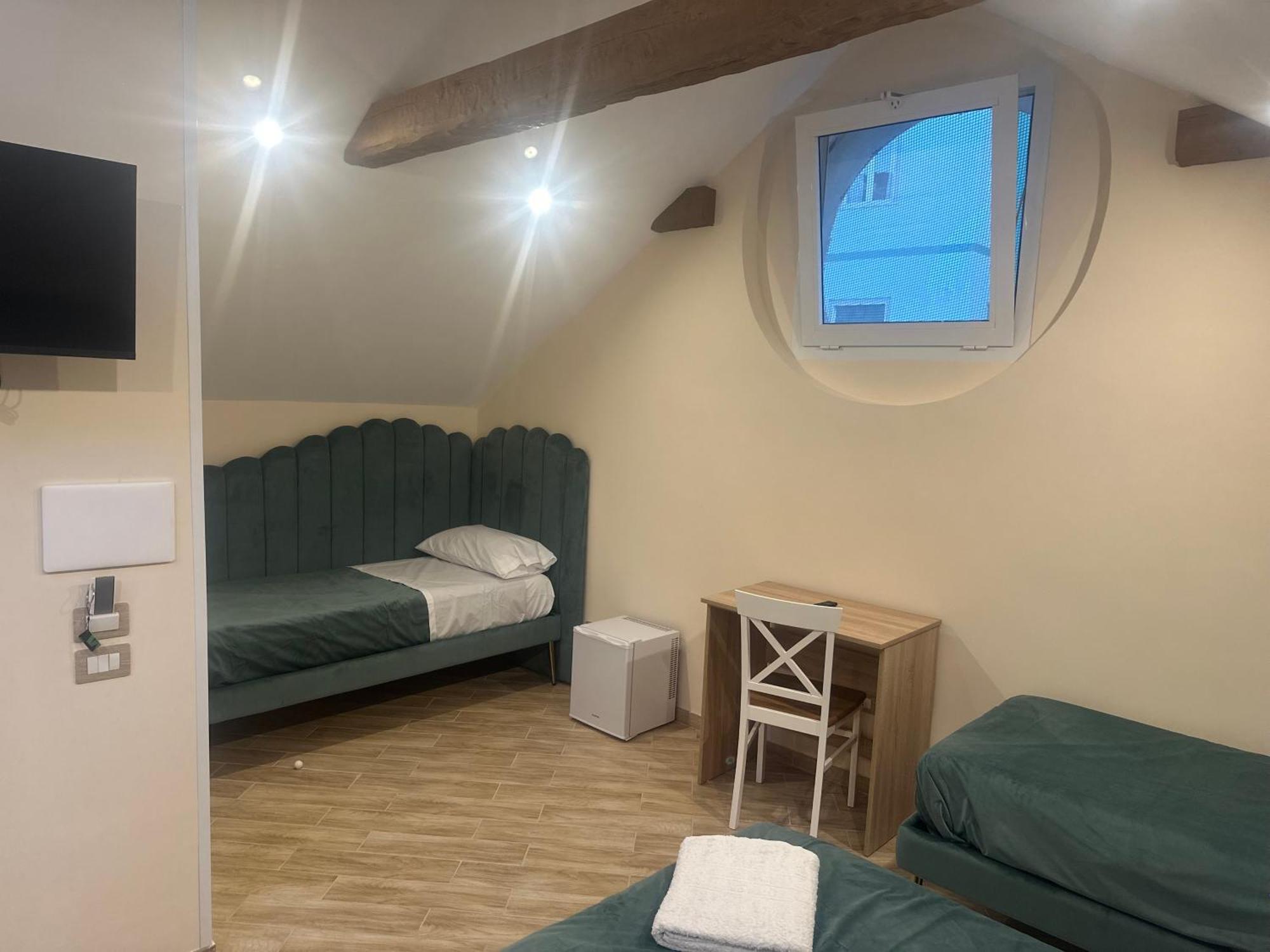 Attic Room Наполи Екстериор снимка