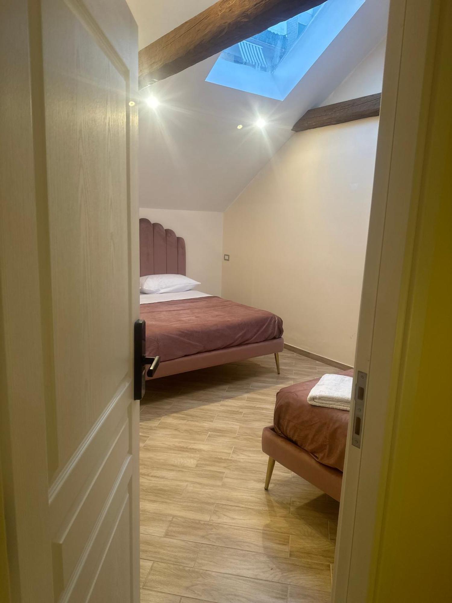 Attic Room Наполи Екстериор снимка