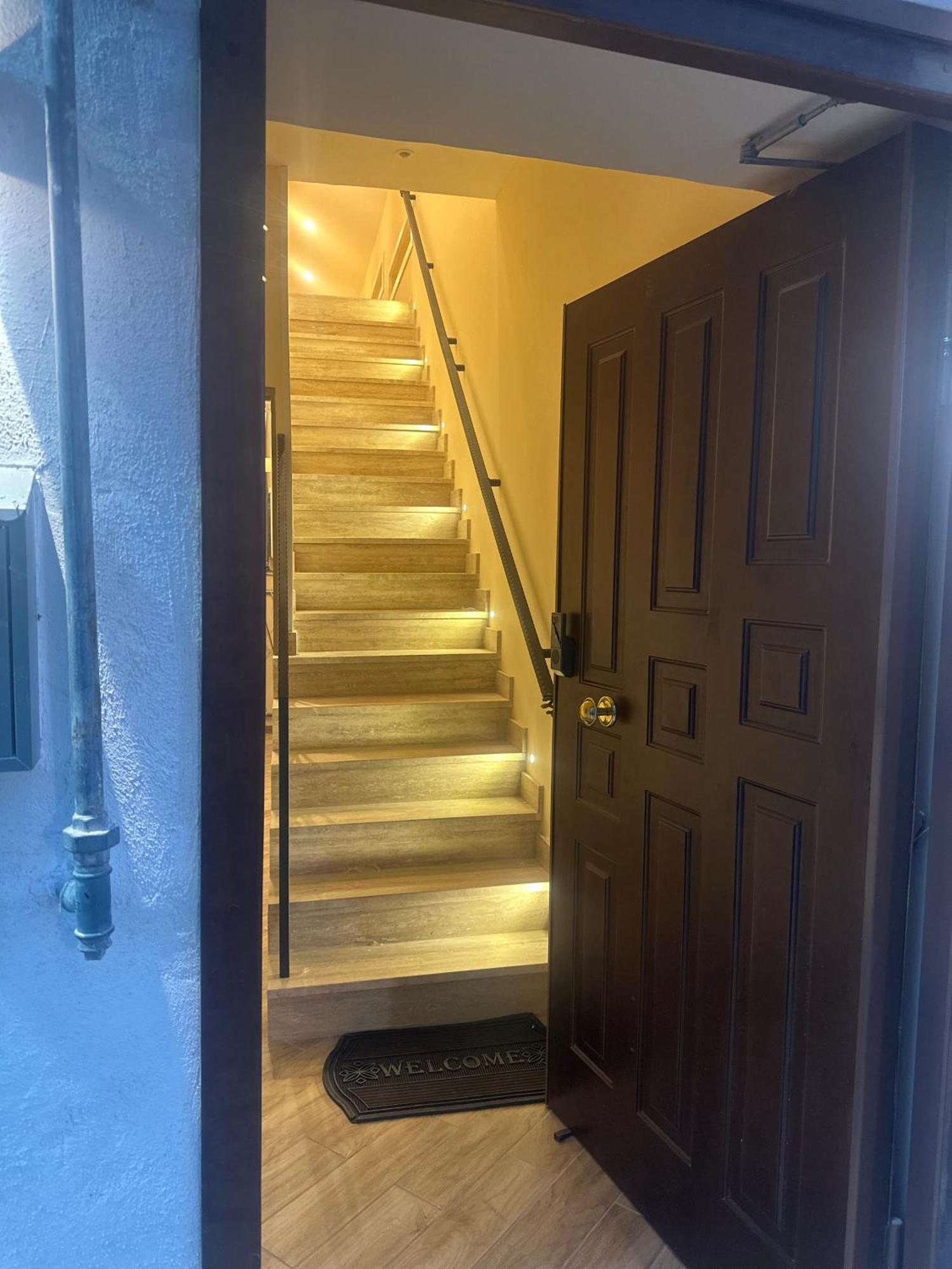 Attic Room Наполи Екстериор снимка