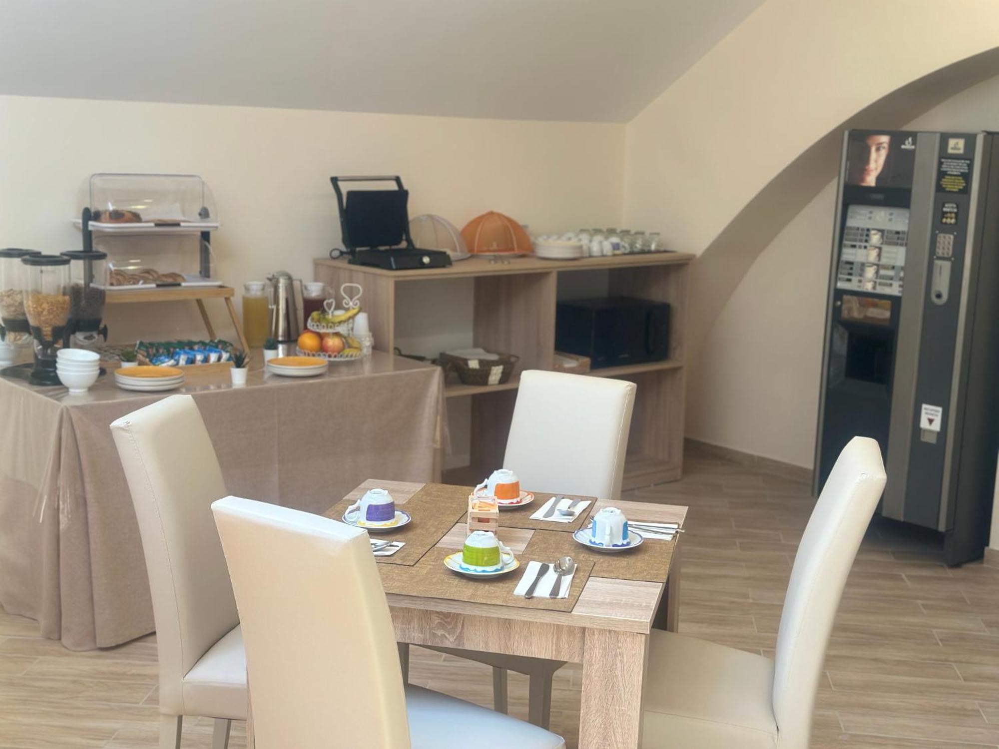 Attic Room Наполи Екстериор снимка