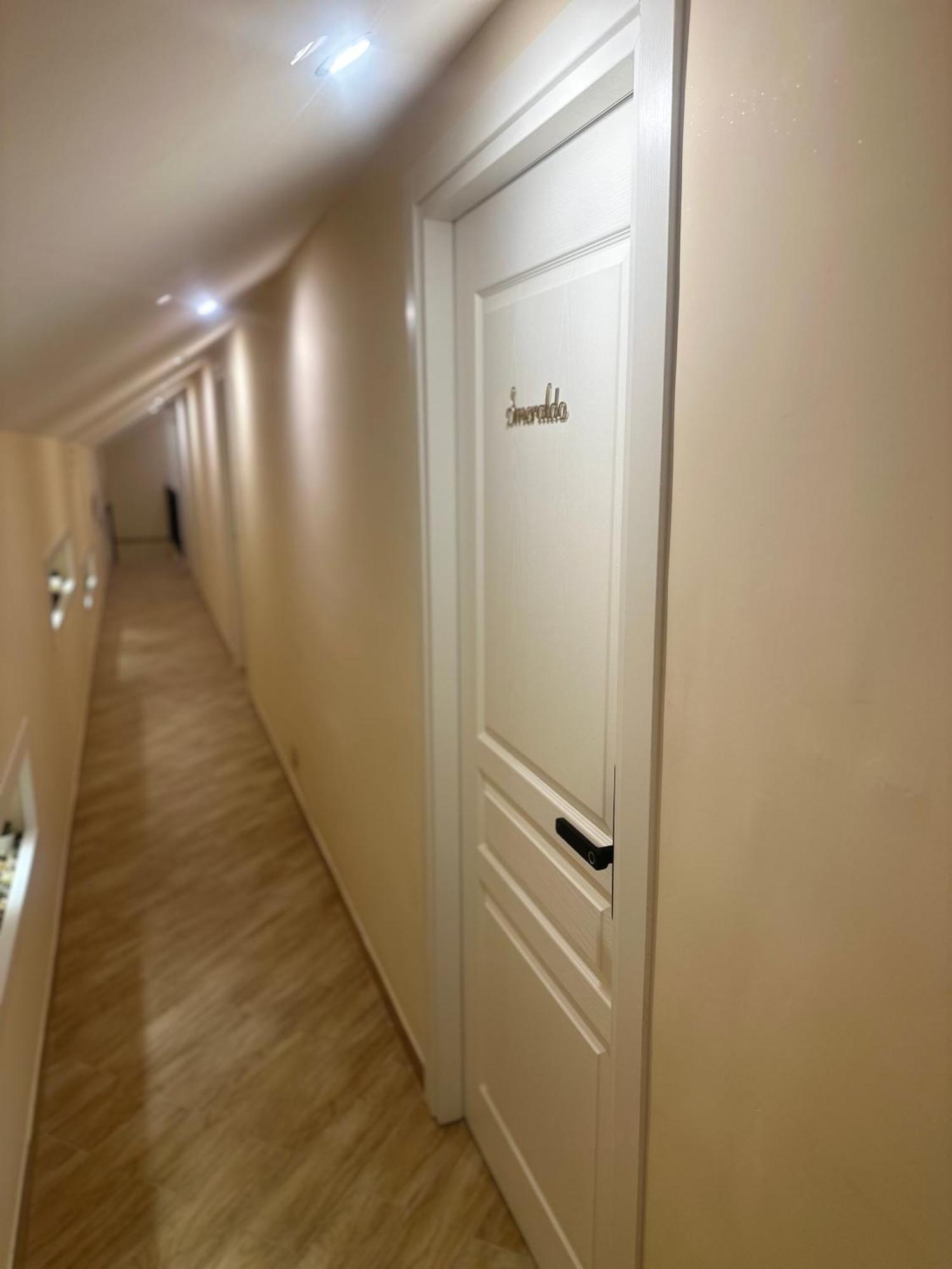 Attic Room Наполи Екстериор снимка